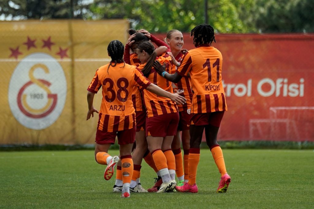 Galatasaray-Frauen-Mannschaft feiert erstmals Süper Lig-Meisterschaft