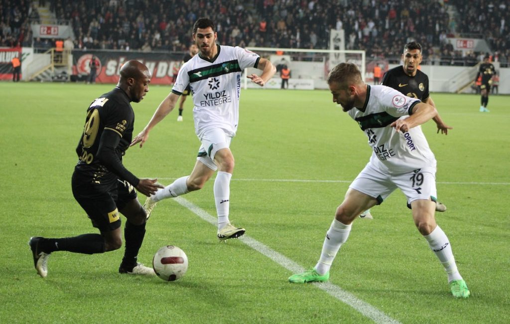 Trendyol 1. Lig Corum FK bezwingt Kocaeli 2:1 und trifft im Playoff-Halbfinale auf Bodrum