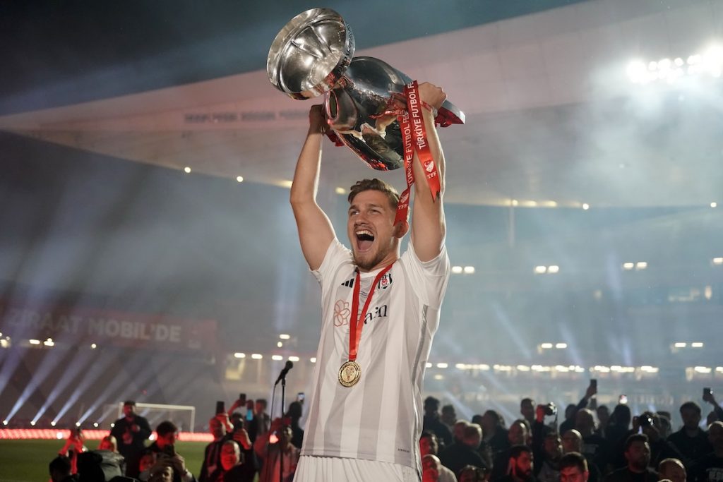 Cagliari nimmt Verhandlungen um Besiktas-Jungstar Kilicsoy auf – Transferpläne für Rechtsverteidiger laufen