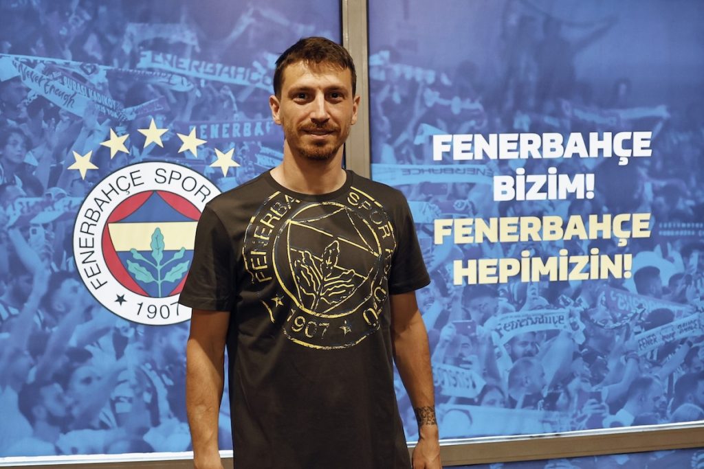 Fenerbahce: Coach Kartal glaubt an Titelgewinn – Yandas: „Galatasaray-Sieg Frage der Ehre und Stolzes“