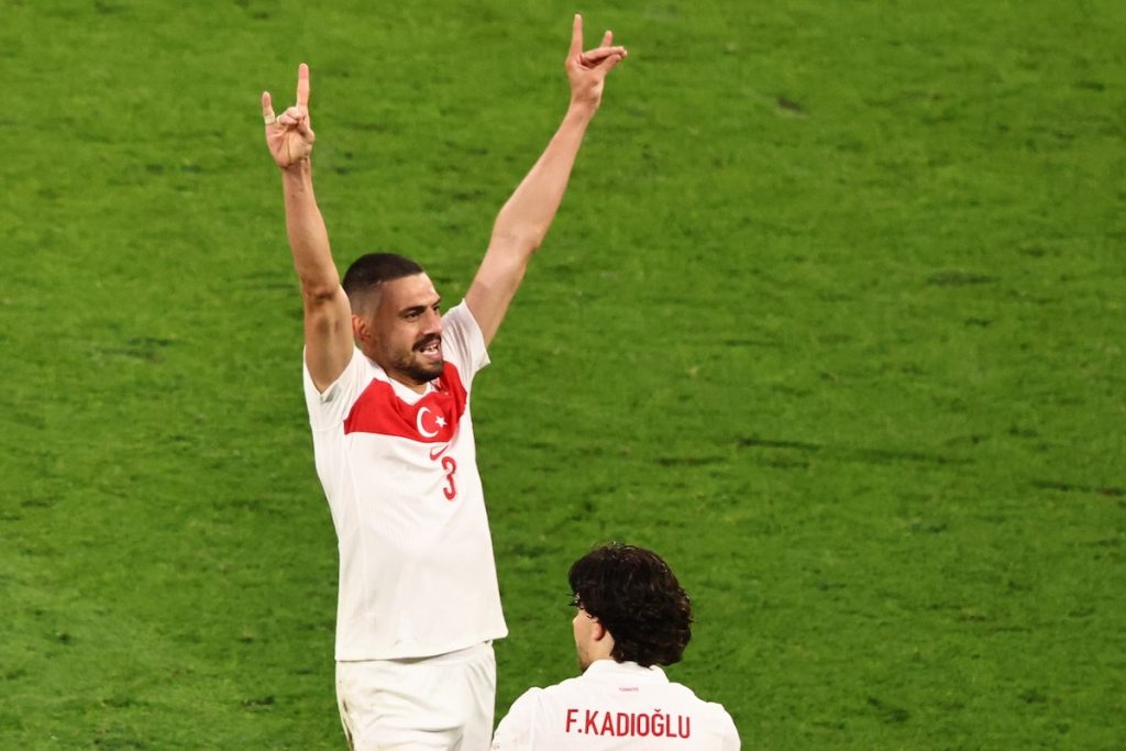 Harter Schlag für die Türkei: Demiral nach Torjubel gesperrt – „Wolfsgruß“ hat Konsequenzen