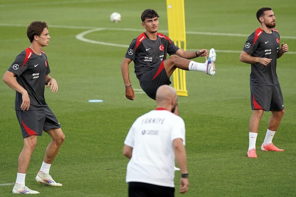 Europa League: Can Uzun verhilft Frankfurt mit Traumtor zum 2:0-Sieg gegen Ferencvaros Budepest