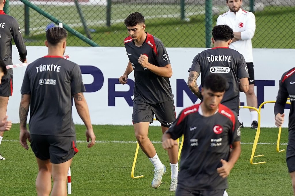 Türkei: Verletzter Kilicsoy aus Kader gestrichen – Hekimoglu verstärkt U21 für EM-Quali