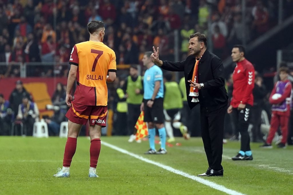 Galatasaray-Trainer Buruk stellt Startelf für Fenerbahce-Derby auf drei Positionen um