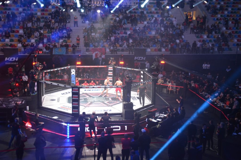 UFC: Türkischer Kampfsportler Ibo Aslan feiert K.-o.-Sieg nach 50 Sekunden