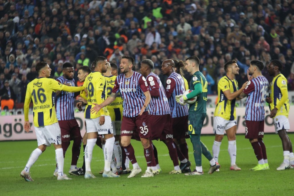 Fenerbahce gewinnt mit letztem Atemzug 3:2 in Trabzon