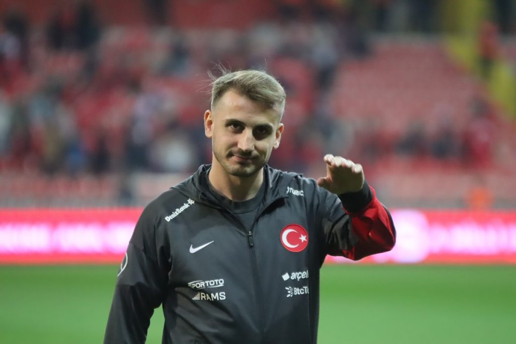 Fenerbahce kämpft um Kerem Aktürkoglu: UEFA-Regel droht mit Transfer-Blockade