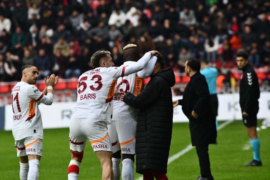 Okan Buruk hochzufrieden: „Die Galatasaray-Gemeinschaft zeigt Einigkeit auf dem Weg zur Meisterschaft“