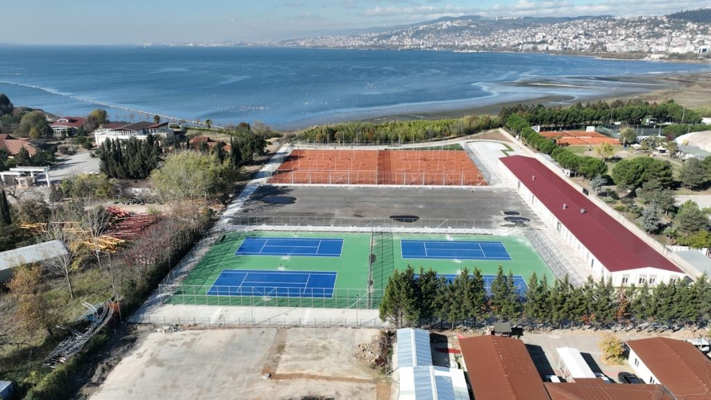 Bau des Izmit Tenniszentrums steht vor der Vollendung