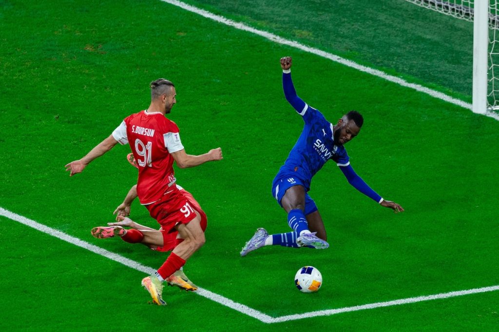 Serdar Dursun erzielt Siegtreffer – Persepolis-Coach Ismail Kartal jubelt