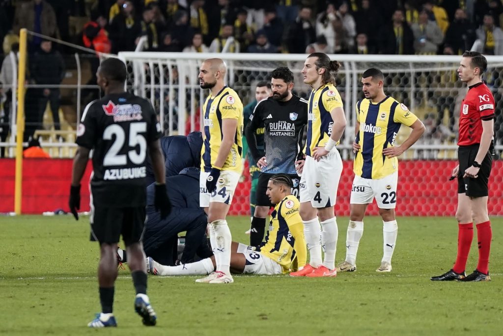 Fenerbahce verliert in einem Spiel drei Innenverteidiger – Trio fällt verletzt aus