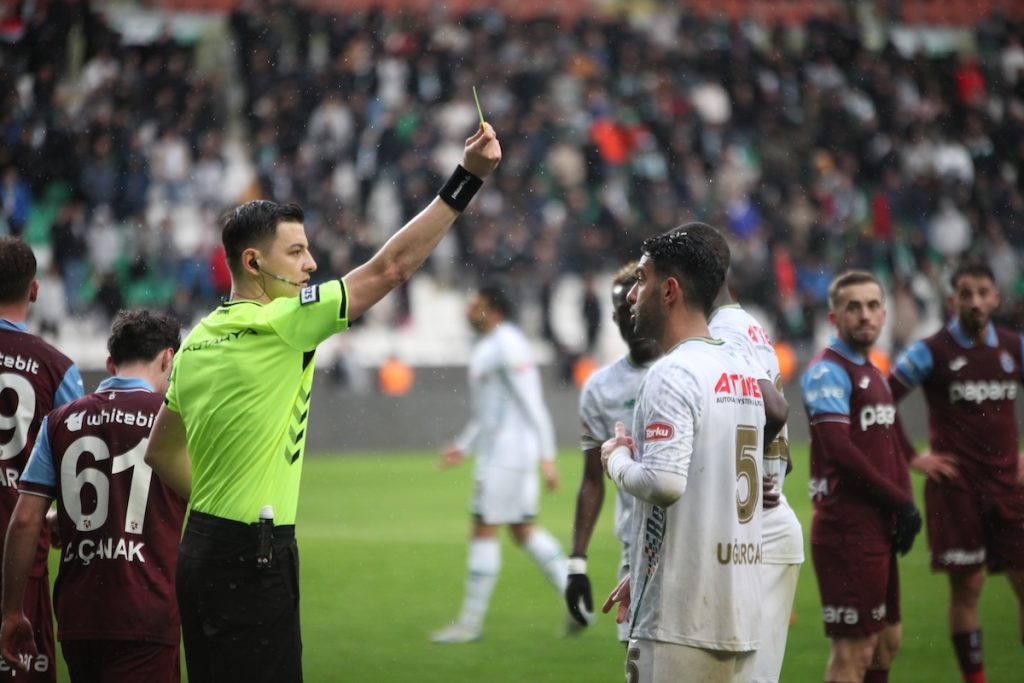 Konya feiert wichtigen Sieg im Abstiegskampf gegen Trabzonspor – Rangeleien überschatten Spielausgang