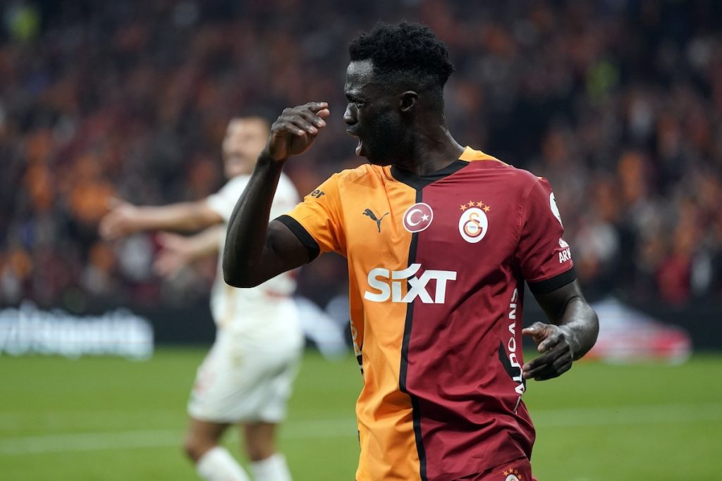 Erste Erklärung zu Galatasaray-Profi Sanchez – Kolumbianer verliert Bewusstsein während Spiel