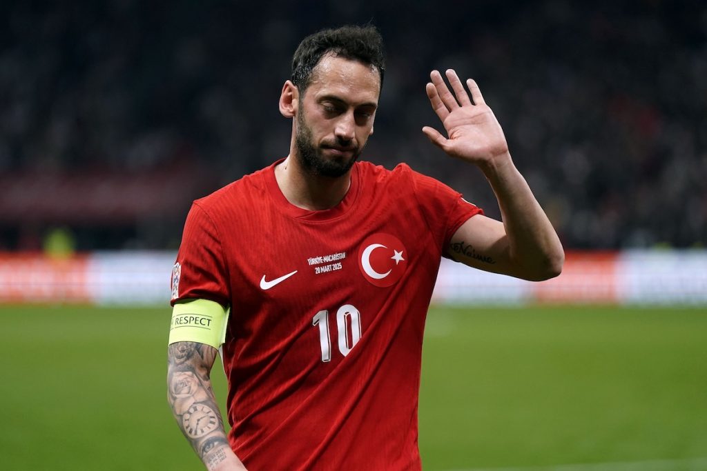 Galatasaray stellt klar: Kein Sommer-Transfer von Hakan Calhanoglu – NEOM-Angebot für Baris Alper Yilmaz abgelehnt