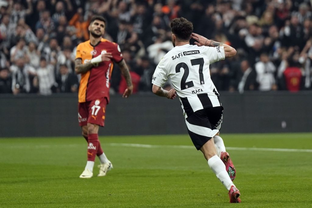 Besiktas fügt Galatasaray erste Saisonniederlage zu und schlägt Rivalen 2:1
