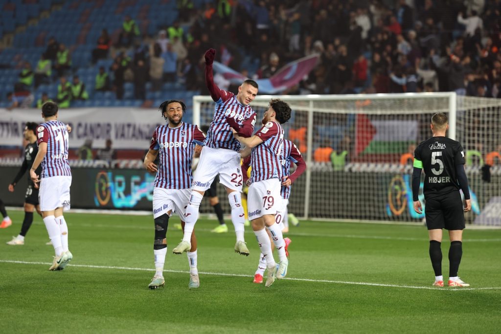Zubkov-Zauber: Trabzonspor gewinnt Schwarzmeer-Derby gegen Rizespor mit 2:0