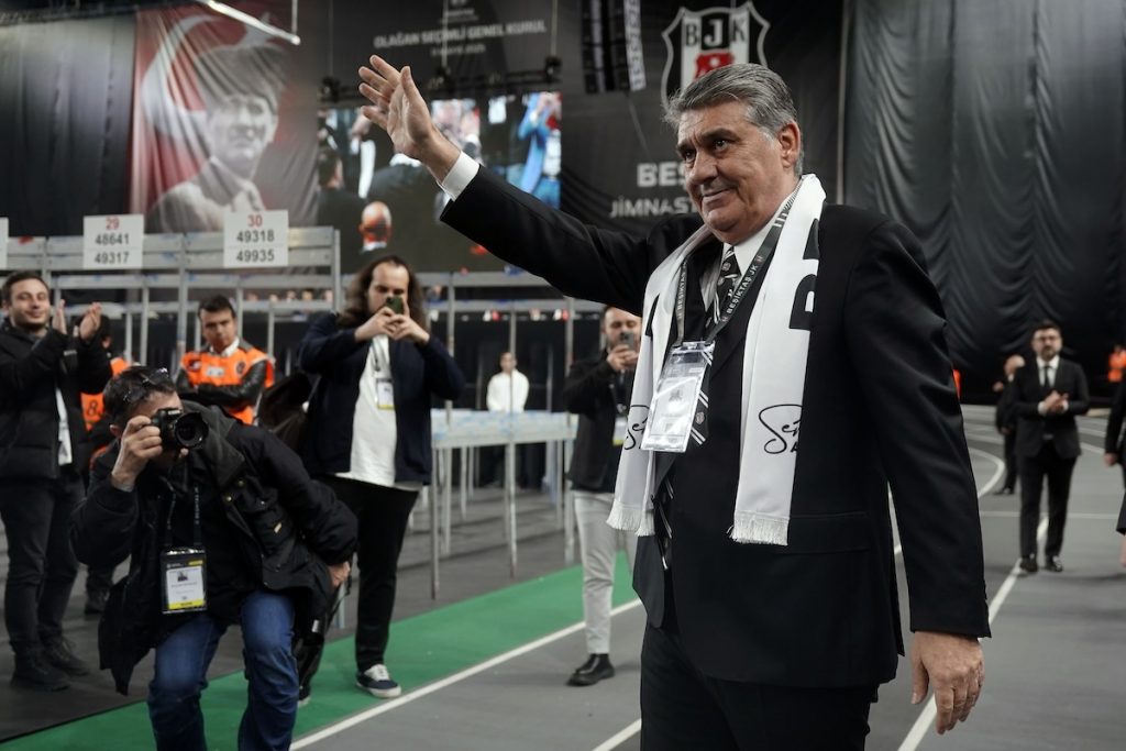 Finanzversammlung bei Besiktas: Vorstand von Serdal Adali entlastet – wichtige Projekte, Zähldebatte und Ärger in der Arat-Ära