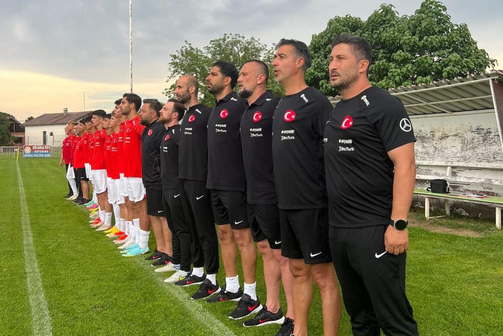 Sabri Sarioglu tritt als U19-Nationaltrainer der Türkei zurück
