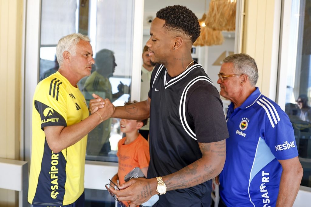 Fenerbahce dementiert Mourinho-Meldungen – Jhon Duran doch im Trainingslager