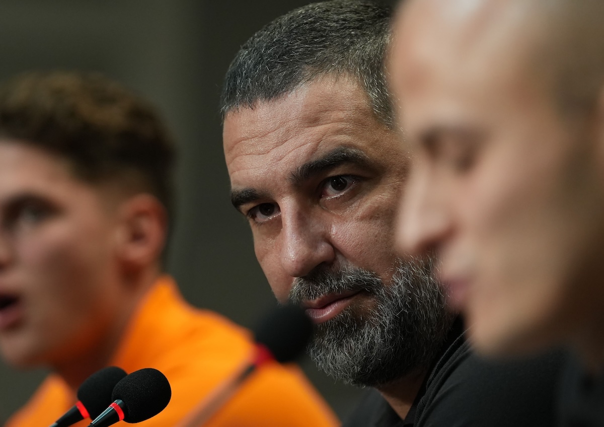 Arda Turan in der Pressekonferenz