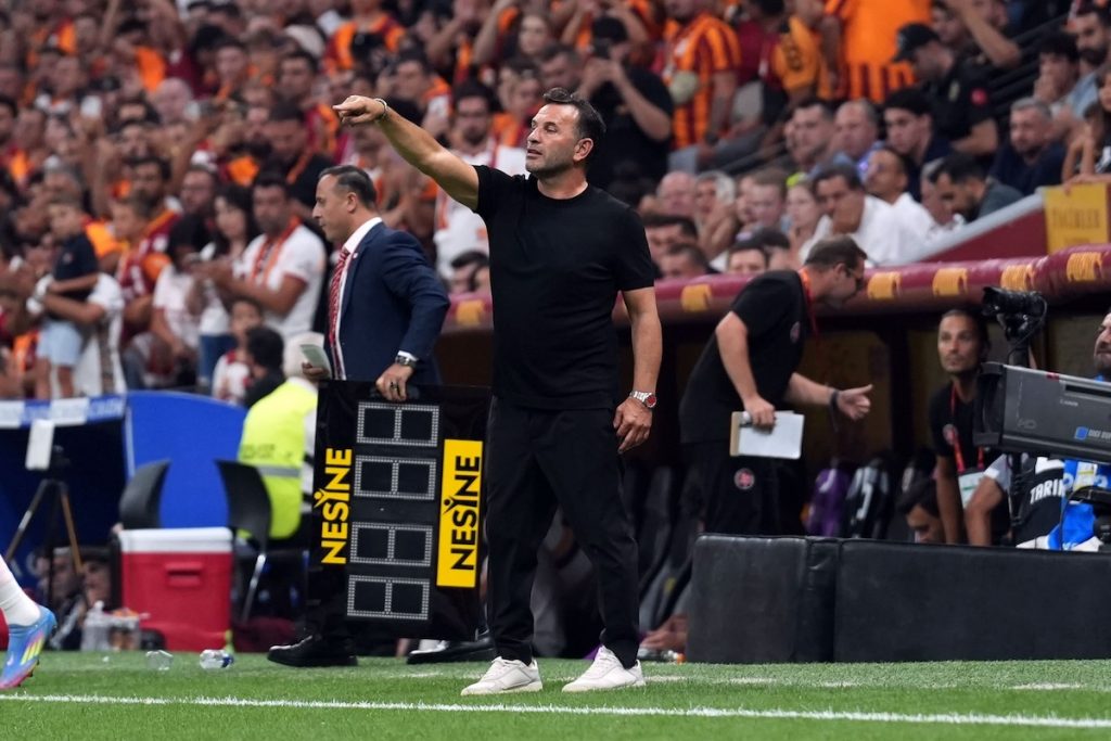 Okan Buruk erklärt den 3:0-Sieg – und die Icardi-&-Osimhen-Frage