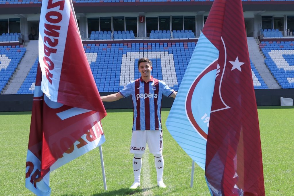 Trabzonspor unterschreibt Vertrag mit Benjamin Bouchouari – Leihdeal für Ernest Muci von Besiktas nahe