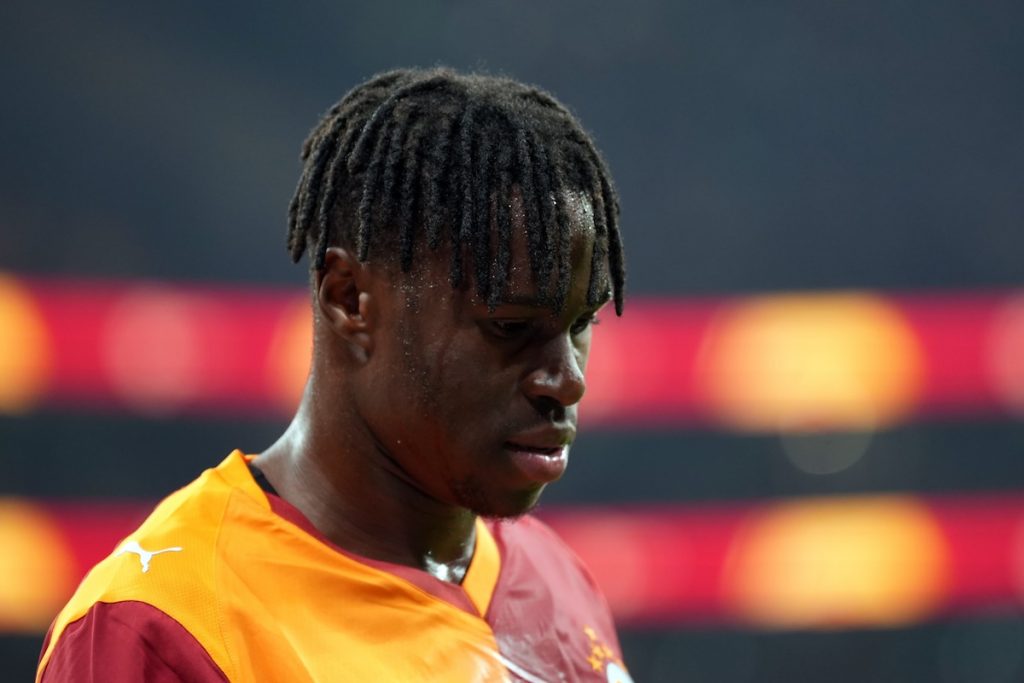 Galatasaray mit Erklärung zu Singo nach Derby-Verletzung: Diagnose, Ausfallzeit und Folgen