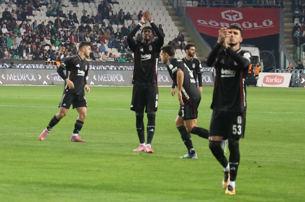 Besiktas siegt im Nachholspiel bei Konyaspor mit 2:0 und atmet vorerst durch