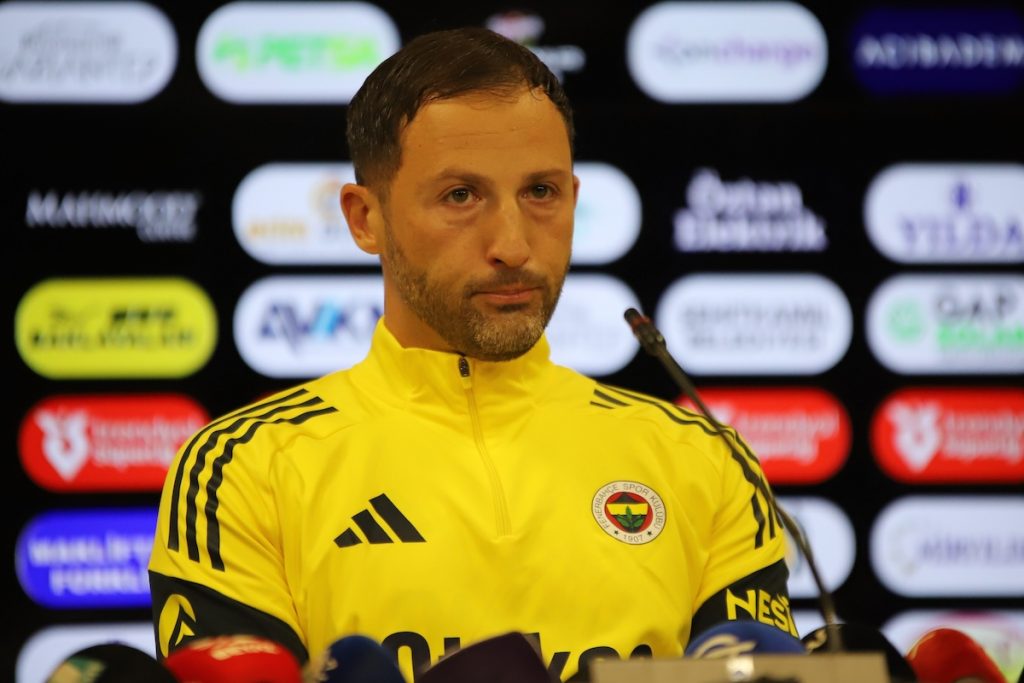 Domenico Tedesco legt den Plan vor dem Derby fest: Fokus, Teamgeist und klare Linie