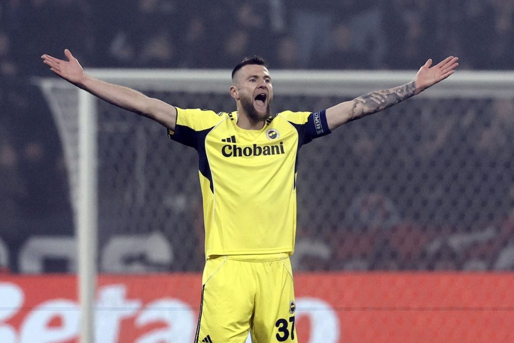 Fußball-Legende Lothar Matthäus zerlegt Elfer-Eklat in Pilsen – Fenerbahce empört über Banner-Skandal