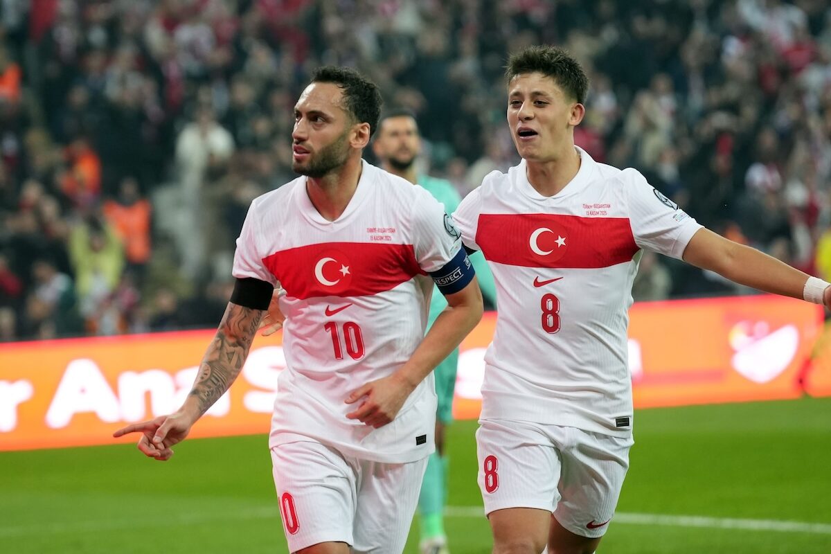 Türkei-Kapitän Hakan Calhanoglu jubelt mit Top-Talent Arda Güler