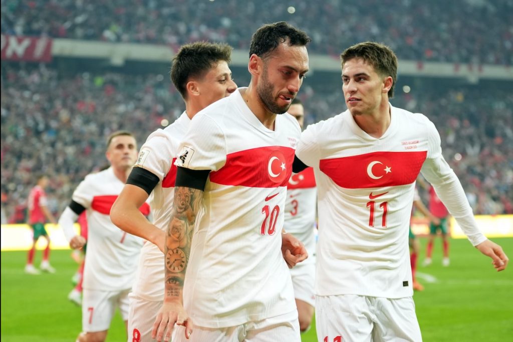 Türkei ohne Kapitän Calhanoglu gegen Spanien – Zwei 21-Kicker rücken in A-Kader hoch