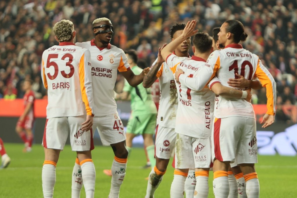 Galatasaray feiert 4:1-Auswärtssieg in Antalya und baut Tabellenführung aus