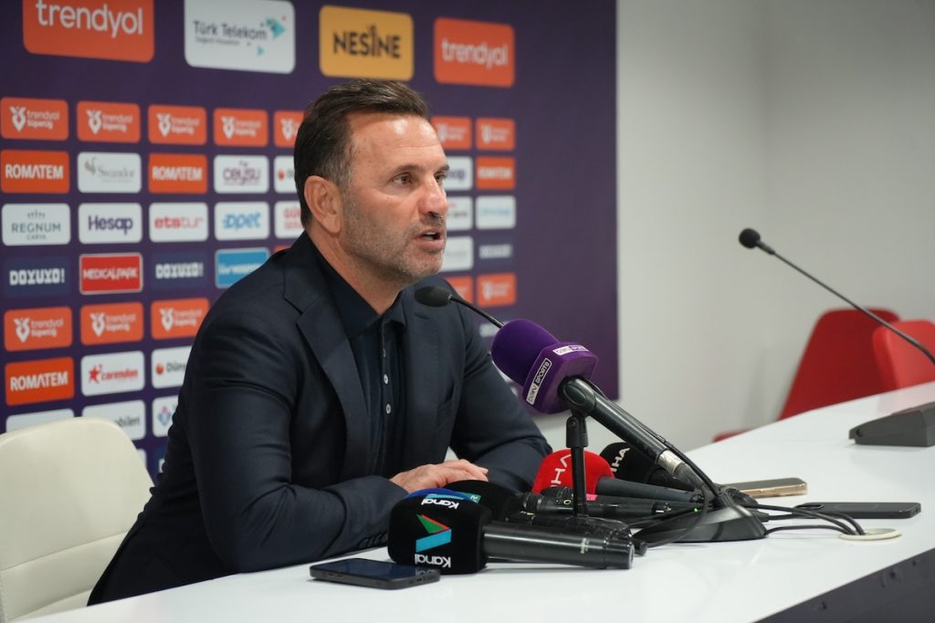 Okan Buruk kritisiert TFF: Galatasaray bleibt nach 4:1 in Antalya Tabellenführer