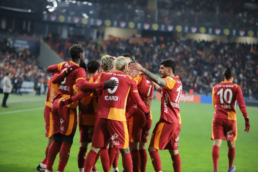 Galatasaray stürmt ins Supercup-Finale: 4:1 gegen Trabzonspor