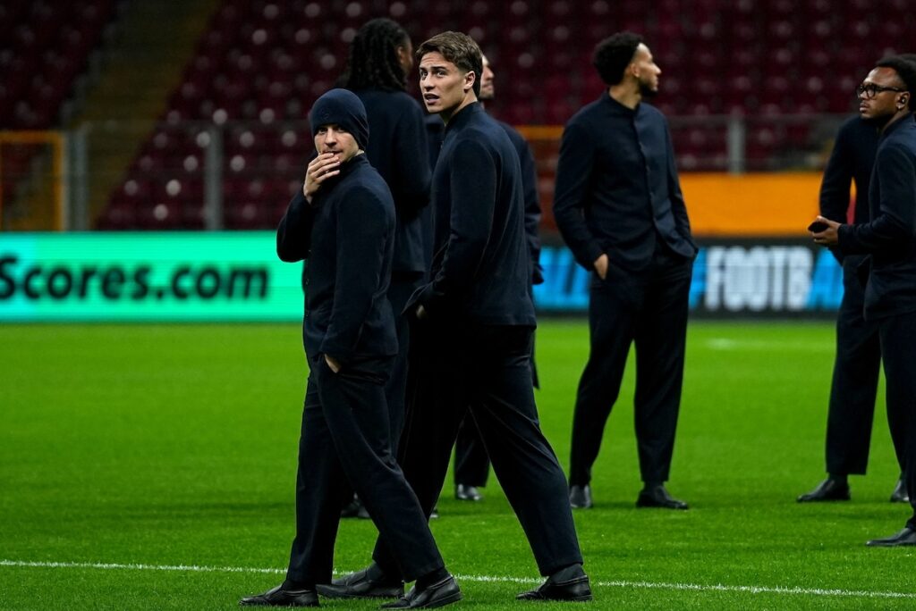 Juventus enthüllt das vierte Trikot – Kenan Yildiz in der Präsentation, Premiere gegen Como