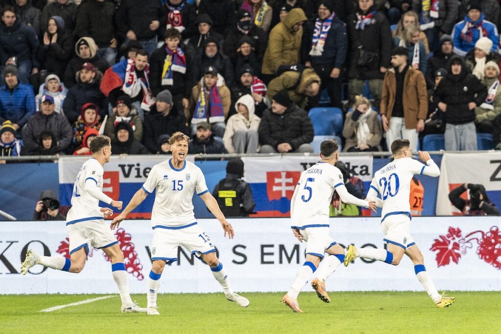 Irres Tor-Duell: Kosovo schaltet die Slowakei in einem 4:3-Krimi aus und wird Finalgegner der Türkei