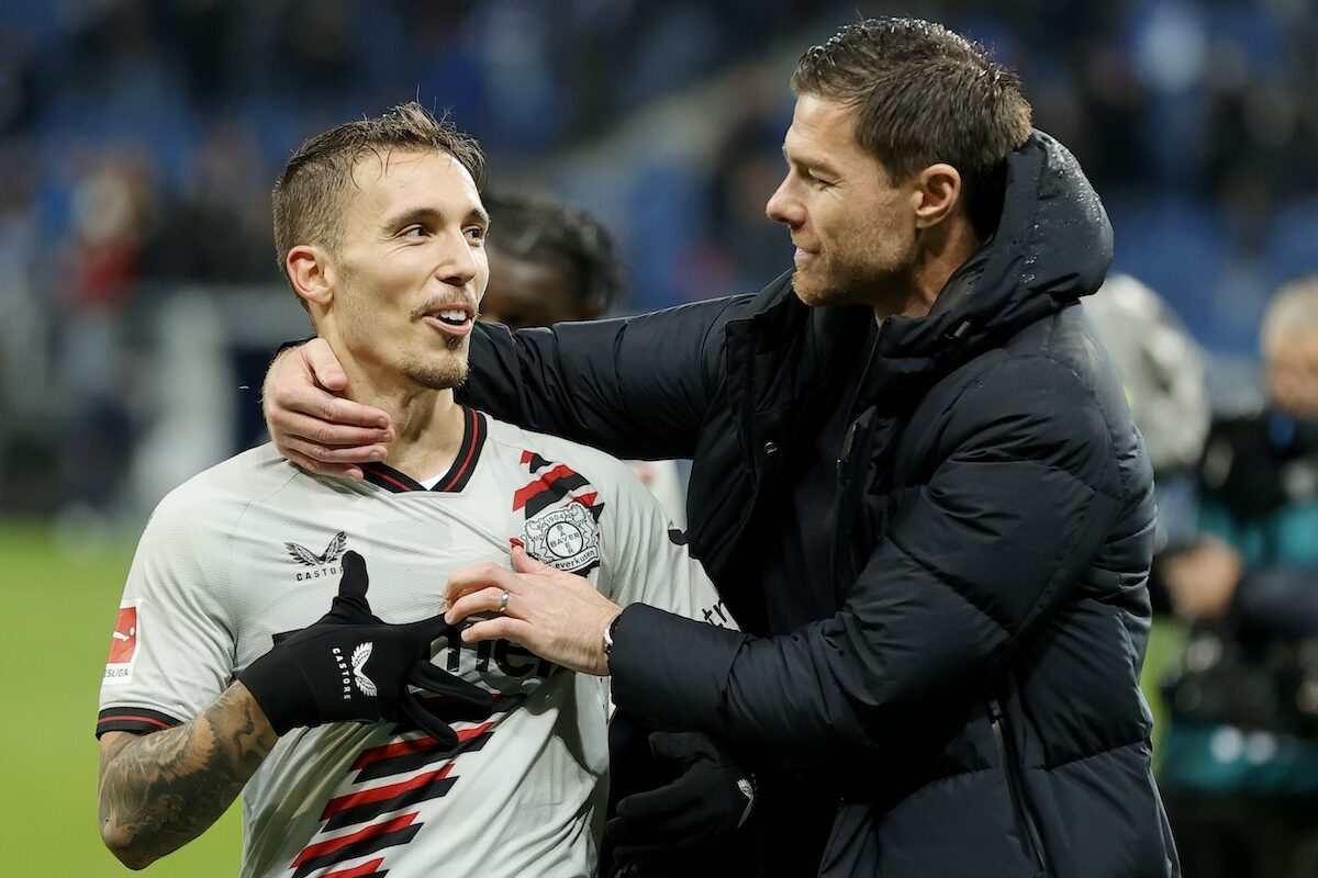 Alejandro Grimaldo und Xabi Alonso für Bayer 04 Leverkusen