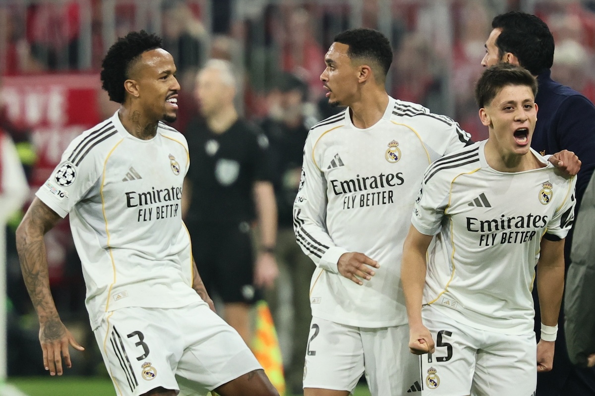 Arda Güler jubelt mit Real Madrid-Teamkollegen