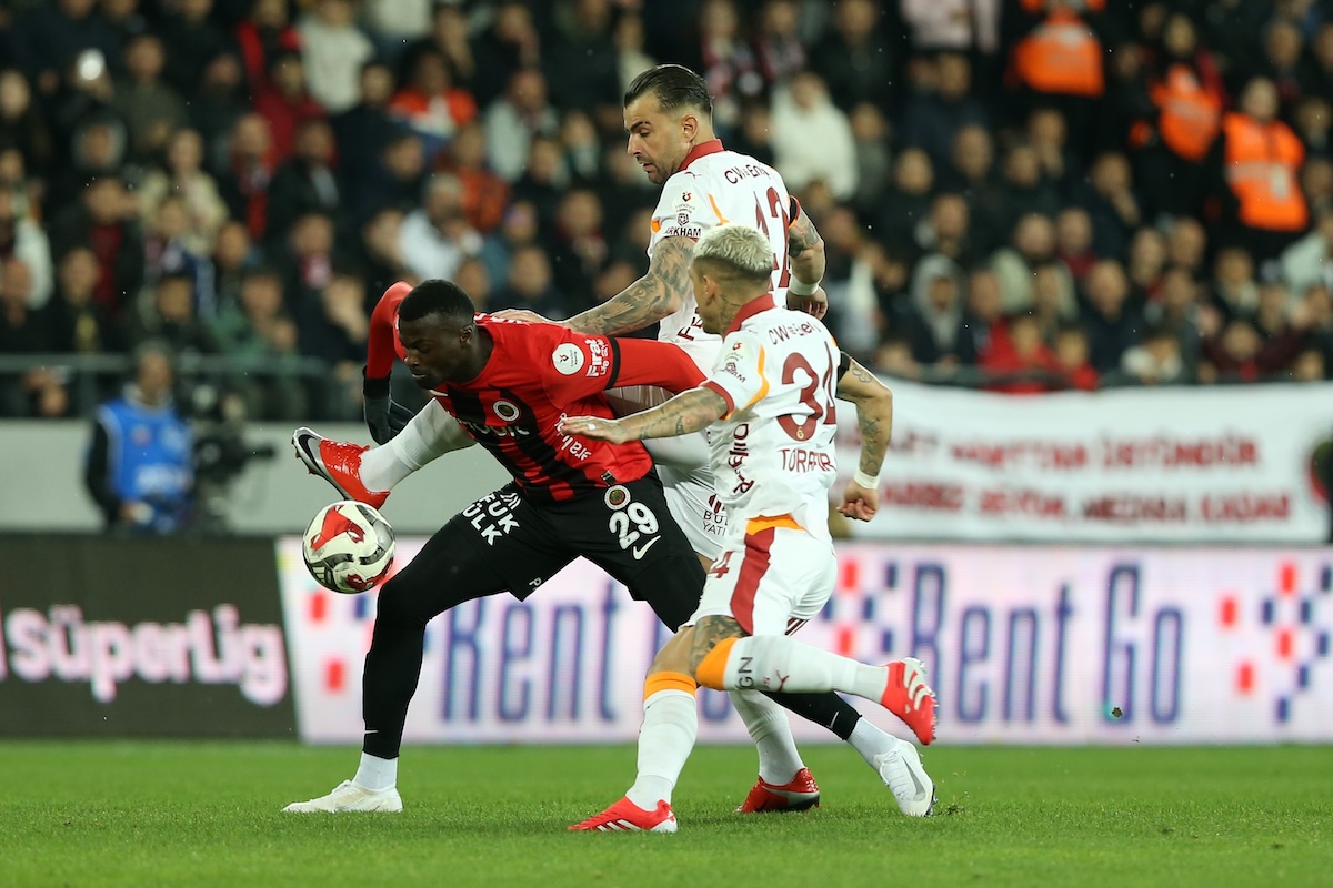 Galatasaray-Profis Lucas Torreira und Abdülkerim Bardakci gegen Genclerbirligi