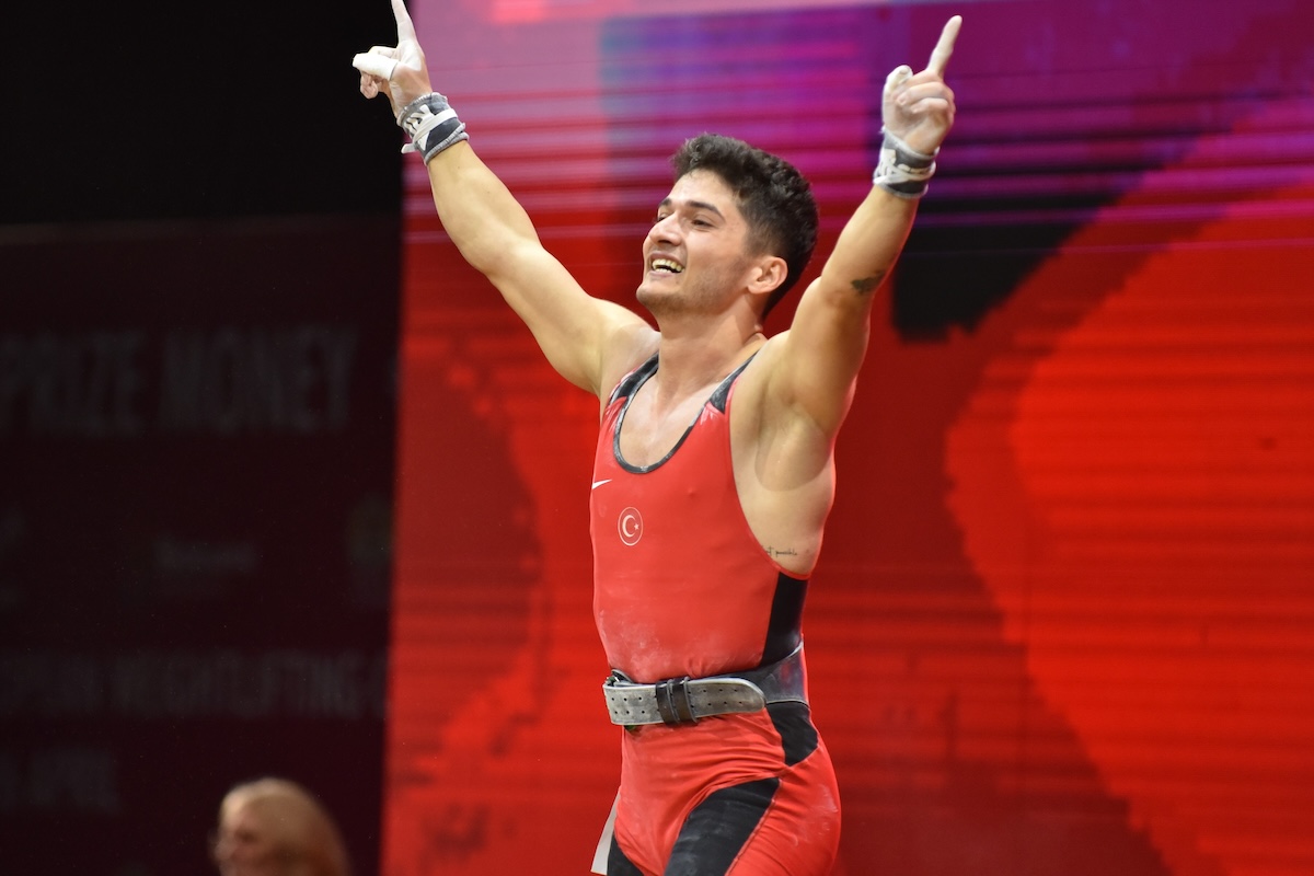 Türkischer Athlet Muhammed Furkan Özbek schreibt Geschichte im Gewichtheben