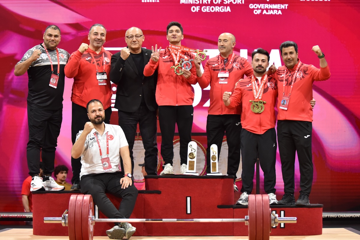 Türkischer Athlet Muhammed Furkan Özbek schreibt Geschichte im Gewichtheben