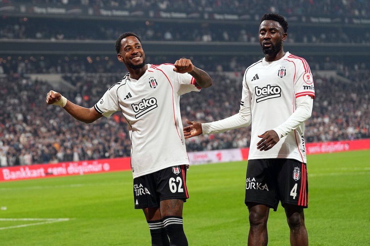 Amir Murillo und Wilfred Ndidi jublen bei Besiktas