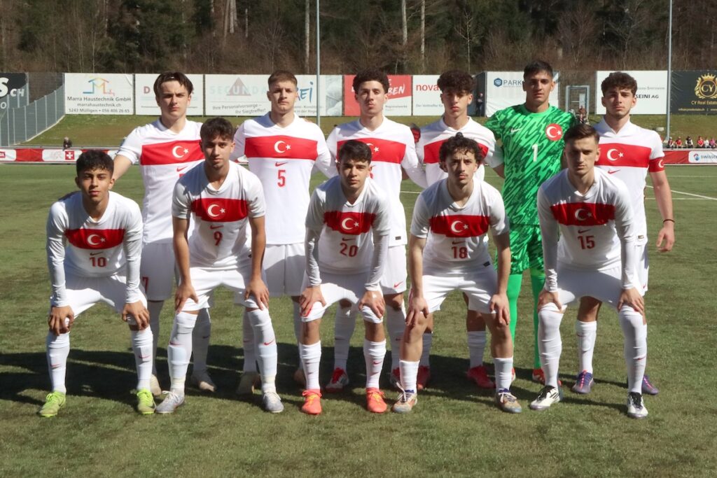 18-jähriges EFL Championship-Talent Vatan Özcan nimmt Ferdi Kadioglu als Vorbild und entscheidet sich für die Türkei