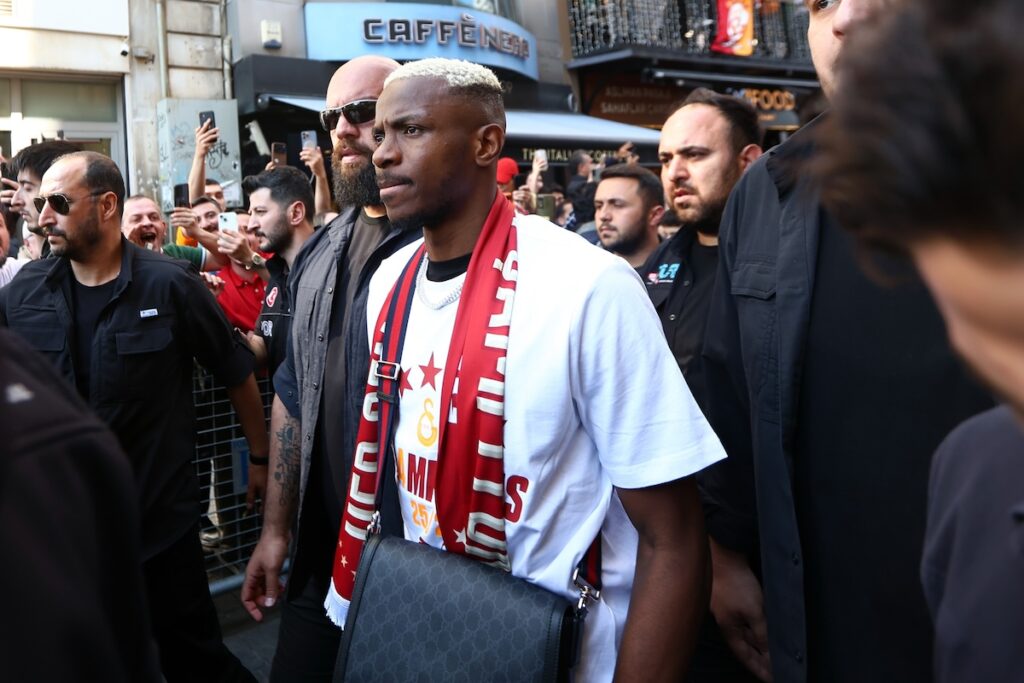 Nigerias Nationaltrainer Eric Chelle packt aus: Wechsel von Galatasaray-Star Victor Osimhen steht unmittelbar bevor