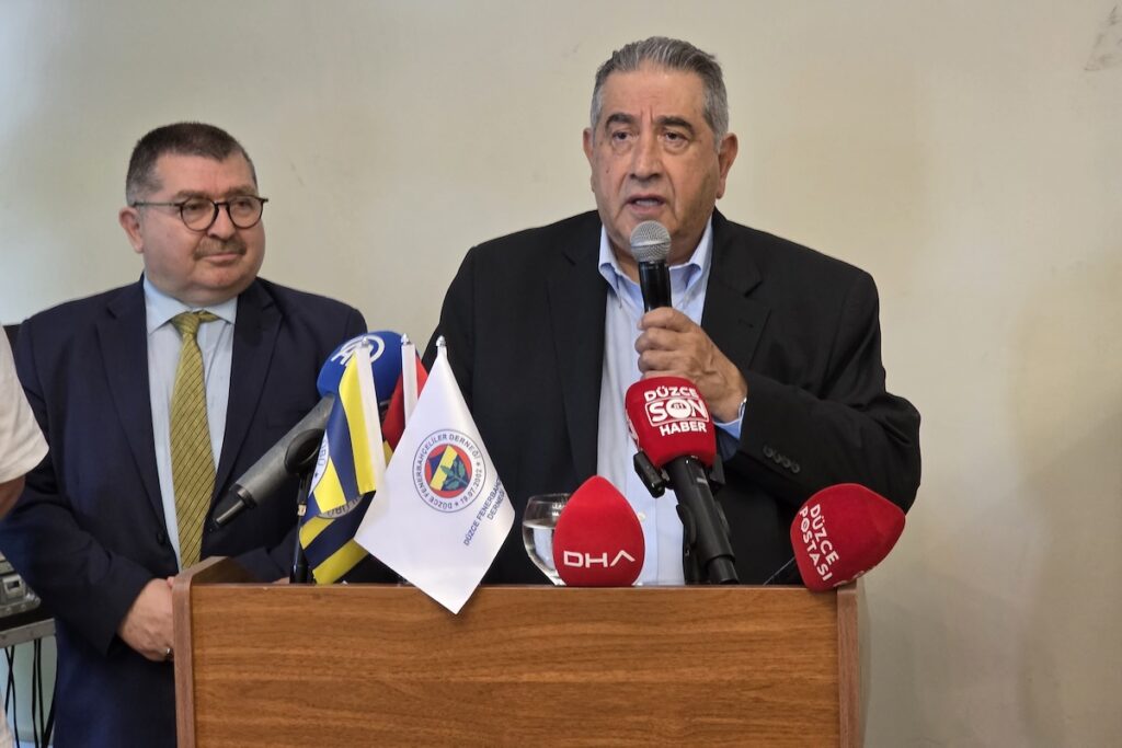 Fenerbahce geht auf Barrikaden: Mahmut Uslu attackiert den Verband wegen Ausländerregel massiv! Fenerbahce geht auf Barrikaden: Mahmut Uslu attackiert den Verband wegen Ausländerregel massiv!
