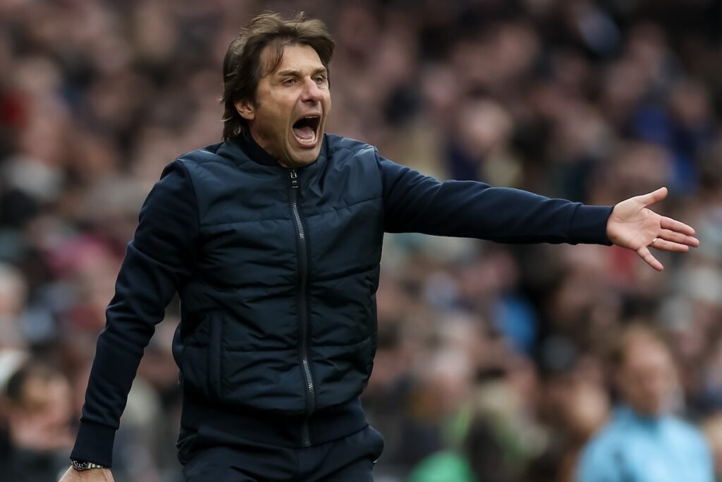 Spektakulärer Poker um die Trainerbank: Hakan Safi jagt Antonio Conte, doch ein Verband droht dazwischenzugrätschen! Antonio Conte an der Seitenlinie