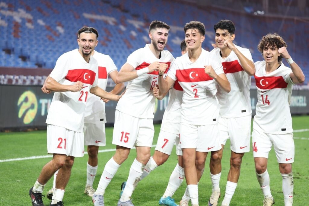 Türkische U21 löst Ticket für die Playoffs und jagt 27-Jahre-Traum: 2:2-Krimi gegen die Ukraine reicht Türkische U21 löst Ticket für die Playoffs und jagt 27-Jahre-Traum: 2:2-Krimi gegen die Ukraine reicht