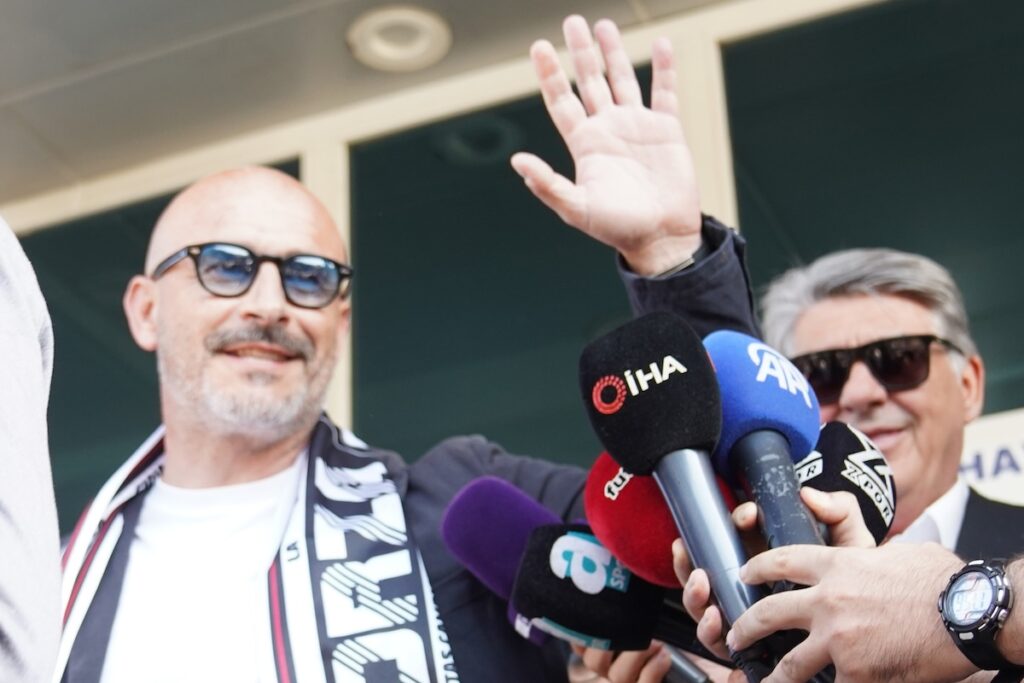 Italiano macht mobil am Dolmabahce-Palast: Besiktas buhlt um neues Torwart-Monstrum und ein französisches Sturmtalent! Italiano macht mobil am Dolmabahce-Palast: Besiktas buhlt um neues Torwart-Monstrum und ein französisches Sturmtalent!