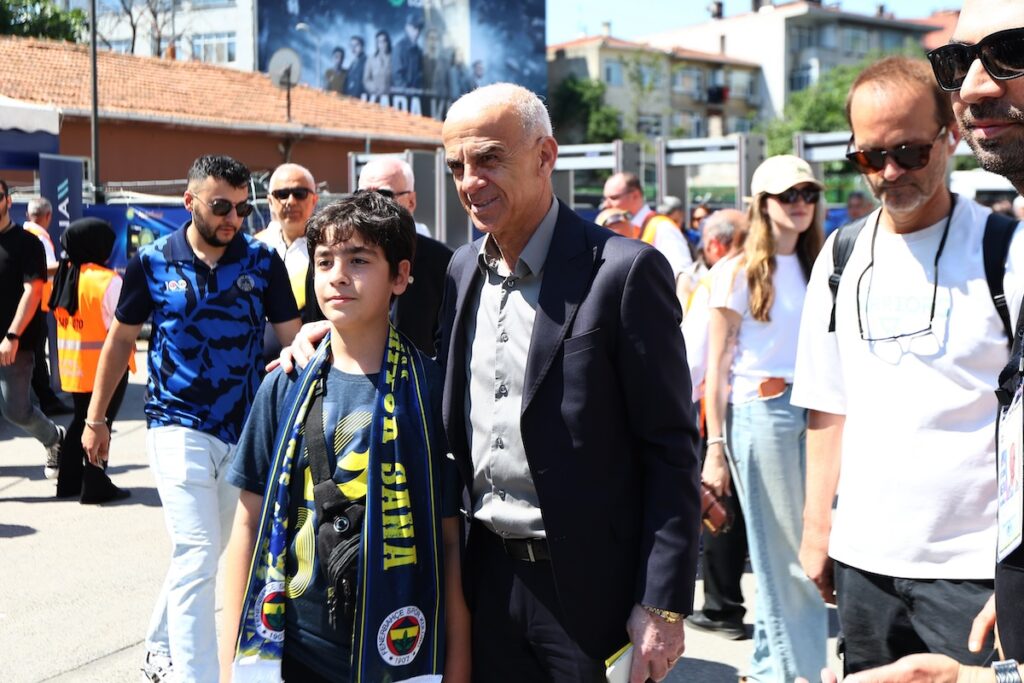 Rückkehr nach 18 Jahren: Fenerbahce-Führung kündigt finale Transfers für die Champions League an Rückkehr nach 18 Jahren: Fenerbahce-Führung kündigt finale Transfers für die Champions League an